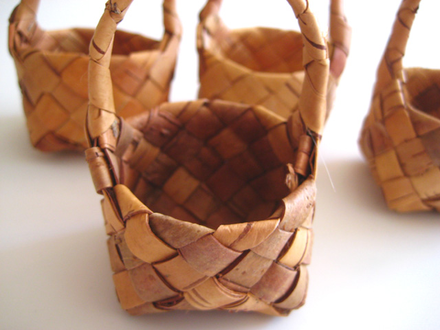 白樺の小さなかご