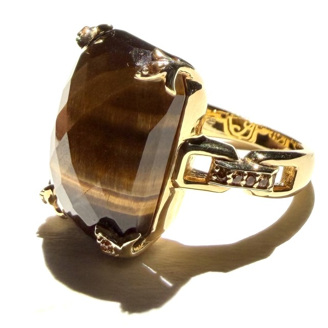 Hilary Joy Couture ニューヨーク発、世界を旅して出会った天然石が生み出す一点物のジュエリー。身に着けられるアート。