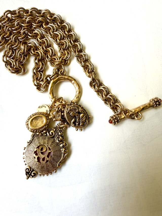 ROBIN STEELE NY発ハンドメイドジュエリー。ヴィンテージパーツ使用の一点物ブランド