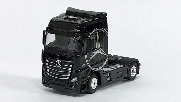 MINI GT 1/64 メルセデス ベンツ アクトロス ブラック/シルバーメルセデスロゴ（右ハンドル）