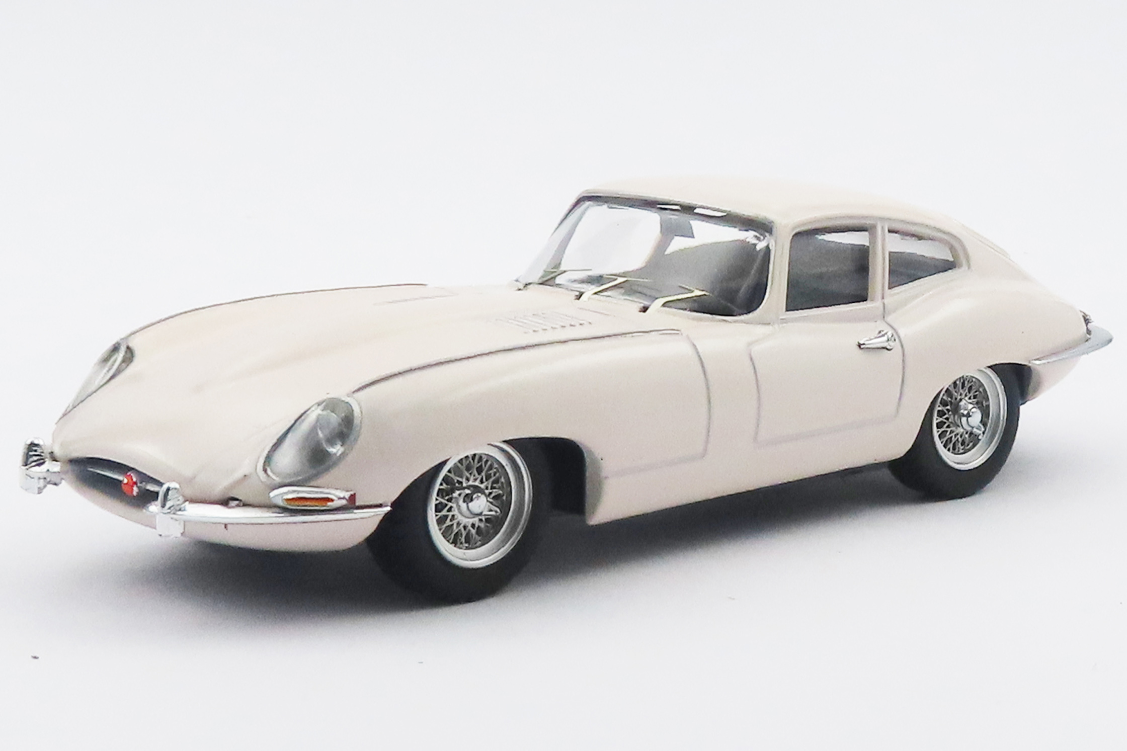 BEST MODEL 1/43 ジャガー E タイプ リタ・パヴォーネ 所有車 ピンク