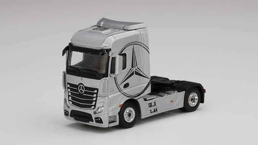MINI GT 1/64 メルセデス ベンツ アクトロス シルバー/ブラックメルセデスロゴ（左ハンドル）