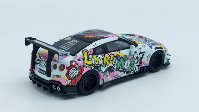1/64 LB★WORKS Nissan GT-R R35 タイプ2 リアウイング バージョン 3"LBWK Kuma Graffiti"