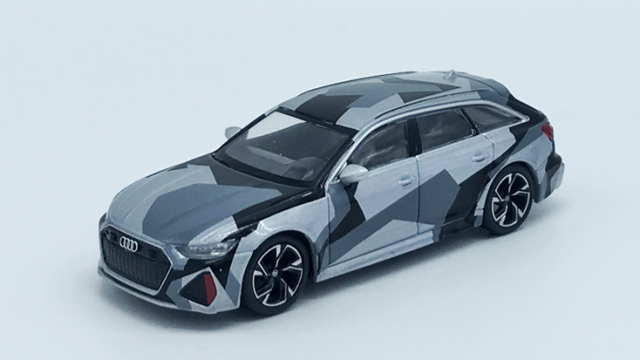 1/64 アウディ RS 6 アバント シルバーデジタルカモフラージュ