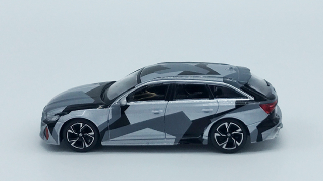 1/64 アウディ RS 6 アバント シルバーデジタルカモフラージュ