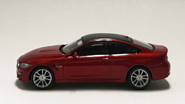 MINI GT 1/64 BMW M4 (F82) サキールオレンジ(右ハンドル)