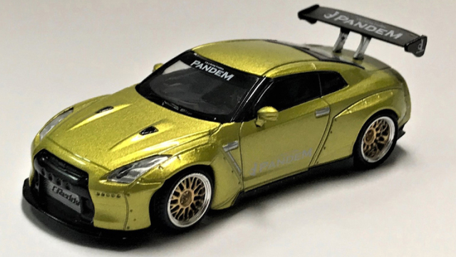 MINI GT 1/64 Pandem Nissan GT-R R35 GTウィング コスモポリタンイエロー(右ハンドル)