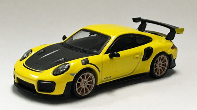 MINI GT 1/64 ポルシェ 911 GT2 RS レーシングイエロー(左ハンドル)