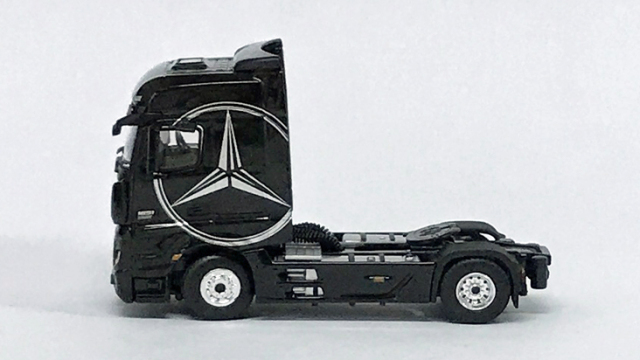 MINI GT 1/64 メルセデス ベンツ アクトロス ブラック/シルバー
