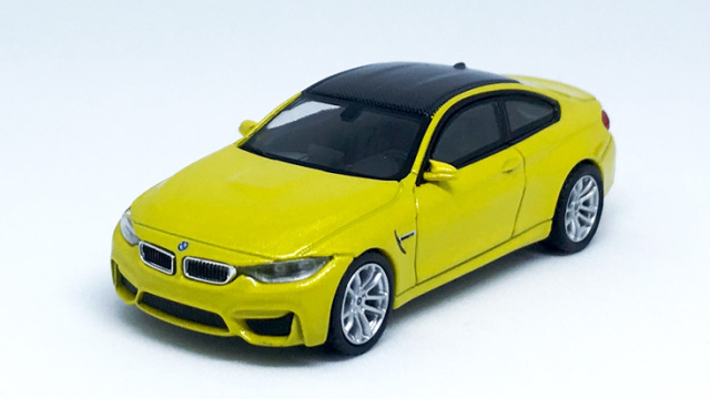 MINI GT 1/64 BMW M4 (F82) オースティンイエローメタリック(左ハンドル)