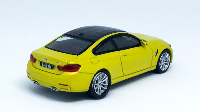 MINI GT 1/64 BMW M4 (F82) オースティンイエローメタリック(右