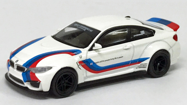 MINI GT 1/64 LB★WORKS BMW M4 ホワイト/Mストライプ(右ハンドル)