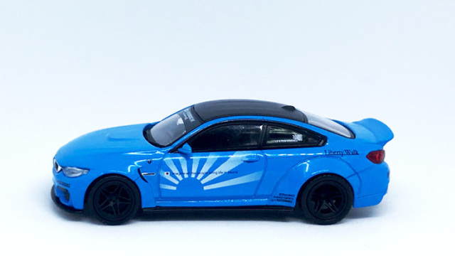 MINI GT 1/64 LB☆WORKS BMW M4 ベイビーブルー(右ハンドル