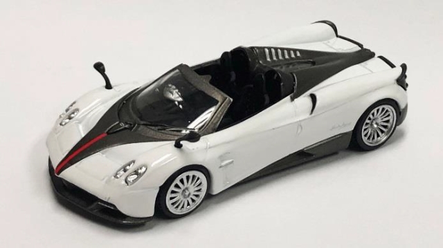 MINI GT 1/64 パガーニ ウアイラ ロードスター ホワイト 黒