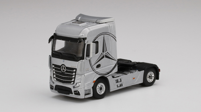 MINI GT 1/64 メルセデス ベンツ アクトロス シルバー/ブラックメルセデスロゴ（左ハンドル）