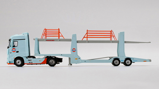 MINI GT 1/64 メルセデス ベンツ アクトロス w/カーキャリア ガルフ(左  