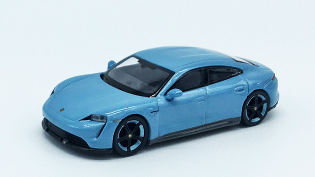 1/64 ポルシェ タイカン ターボ S フローズンブルーメタリック