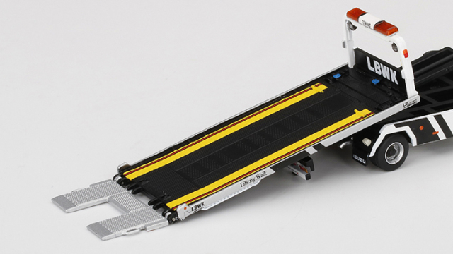 MINI GT 1/64 Isuzu Nシリーズ(ELF) 車両積載車 LBWK ホワイト