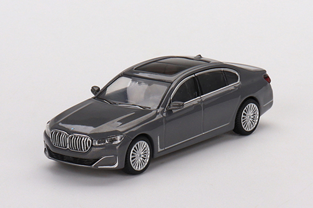 MINI GT 1/64 BMW 750Li xDrive ベルニーナグレー アンバーエフェクト(右ハンドル)