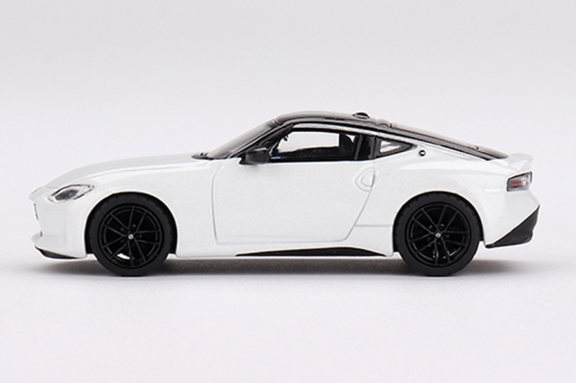 MINI GT 1/64 Nissan フェアレディ Z 2023 エベレストホワイト(右