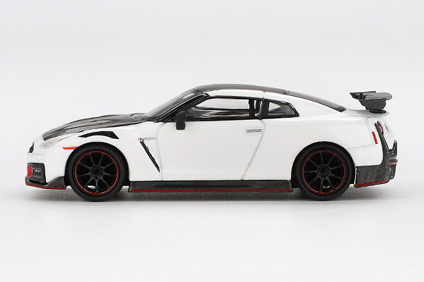 MINI GT 1/64 Nissan GT-R Nismo 2024 ブリリアントホワイトパール (右
