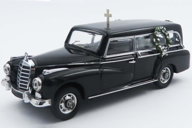 RIO 1/43 メルセデスベンツ 300 D 1960 霊柩車