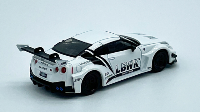 MINI GT 1/64 LB-Silhouette WORKS GT Nissan 35GT-RR