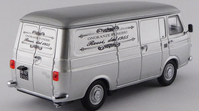 ミニカーFIAT 238 Support car. 中古 RIO 1/43 フィアット 238 「ロッシ葬儀社」営業車 1972