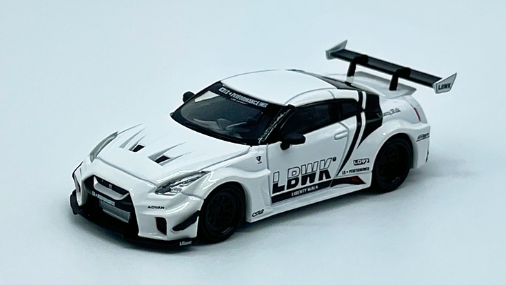 MINI GT 1/64 LB-Silhouette WORKS GT Nissan 35GT-RR バージョン2 LBWK ホワイト(左ハンドル)