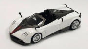 MINI GT 1/64 パガーニ ウアイラ ロードスター ホワイト 黒ストライプ (右ハンドル）