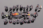 MINI GT 1/64 オラクル レッドブル レーシング RB18 2022 3位入賞車 #11 アブダビグランプリ Sergio Perez ピットクルーセット (5000セット限定)