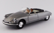 RIO 1/43 シトロエン DS 19 カブリオレ 1961 新郎新婦フィギュア付