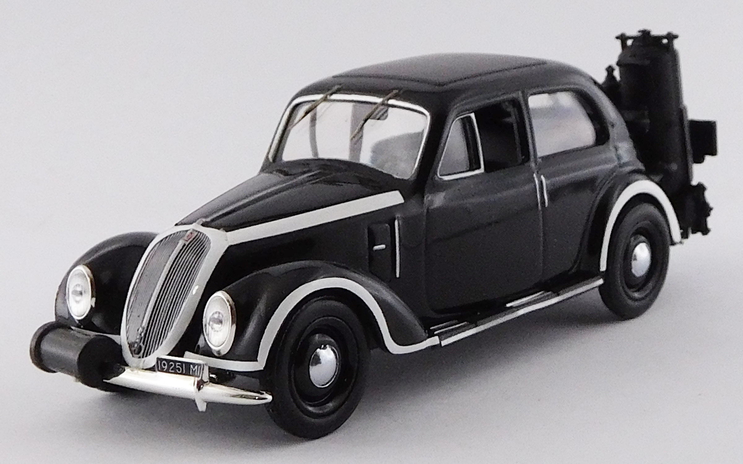 RIO 1/43 フィアット 1500 代用ガス仕様車 1939