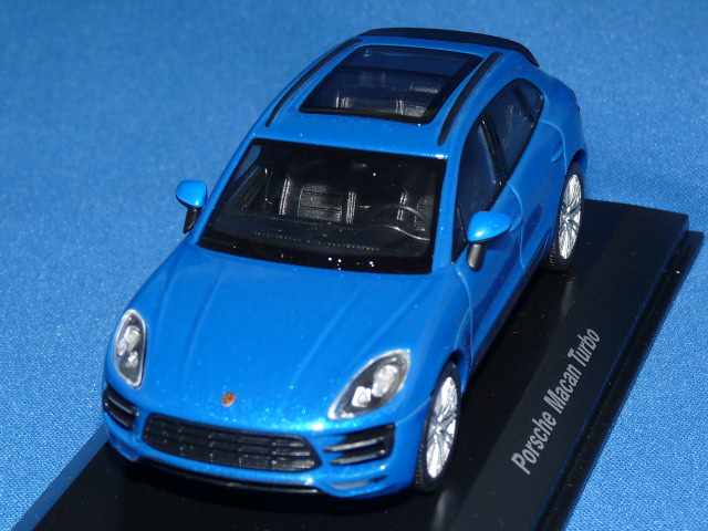 Welly製 （ミュージアム特注） 1/43 ポルシェ マカン ターボ 2015 （ブルー）