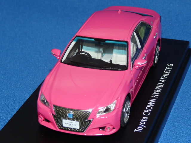 LA-X 1/43 トヨタ クラウン ハイブリッド アスリート G （ピンク）