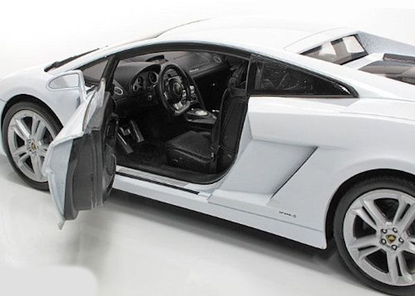 京商 ウェリー NEX モデルズ ランボルギーニ ガヤルド LP560 1/18 WELLY 1/18 ランボルギーニ ガヤルド LP560-4 （ホワイト