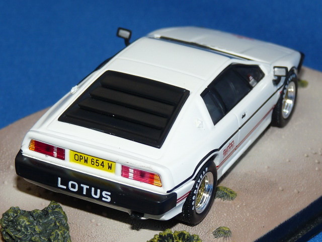 イクソ製 1/43 ロータス エスプリ ターボ （ホワイト） 007