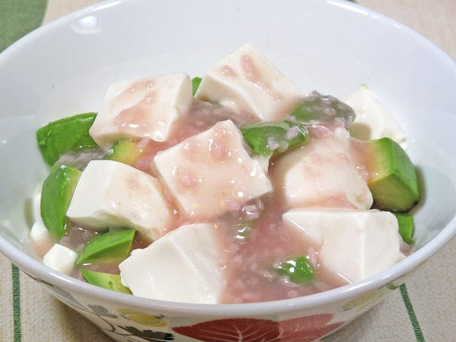 梅肉はちみつ入「梅塩糀(梅ほのか)」ドレッシング ノンオイル・無添加・無着色/563 梅酢糀ドレッシング 梅ほのか すや亀 豆腐とアボカドのサラダ