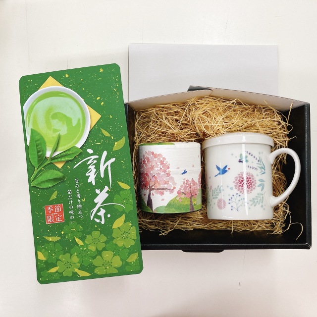 《母の日ギフト》鹿児島新茶50g・幸せの青い鳥茶缶・フィルター イン マグカップ（野花）セット