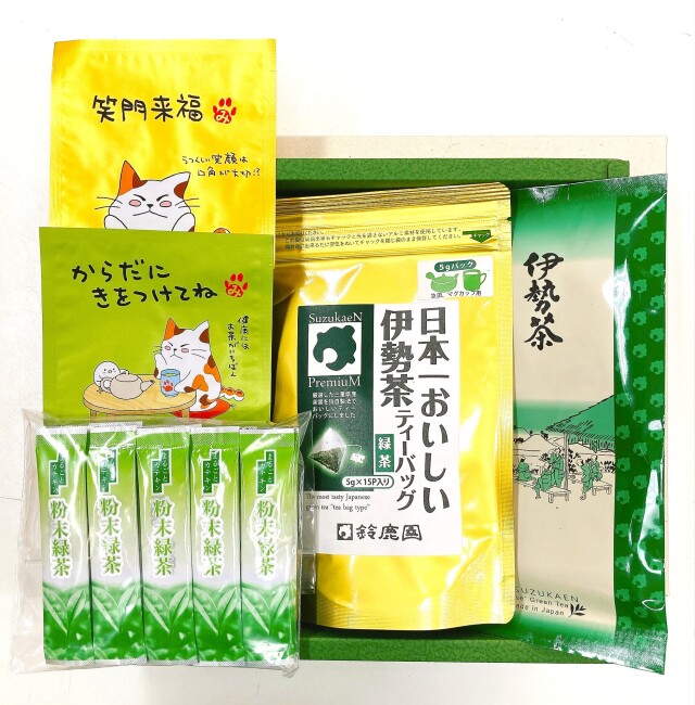 【敬老の日 ギフト】いろんなお茶を入れたセット　日本一おいしい伊勢茶ティーバッグ緑茶5ｇ×15個入・伊勢茶「伊勢の誉」100ｇ・粉末緑茶スティック0.4ｇ×20本入・お茶屋の看板猫みたらしちゃんティーバッグほうじ茶1個・玄米茶1個入 箱入り