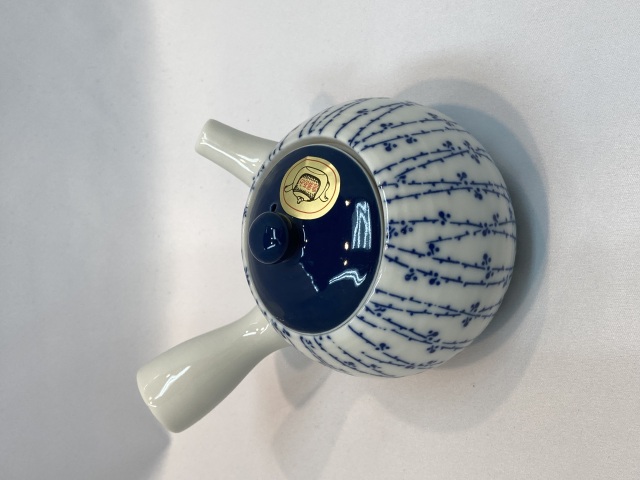 急須 かご網 白地青花柄（小さい急須）