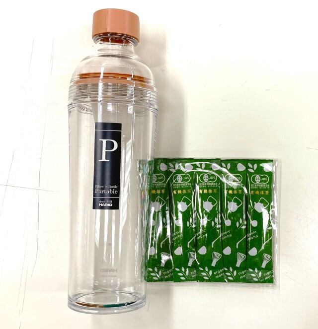 Matcha Gaming》Bottle for making delicious matcha water (Matcha stick 2g x 5pcs, filter-in bottle portable, smoky pink) (400ml capacity)