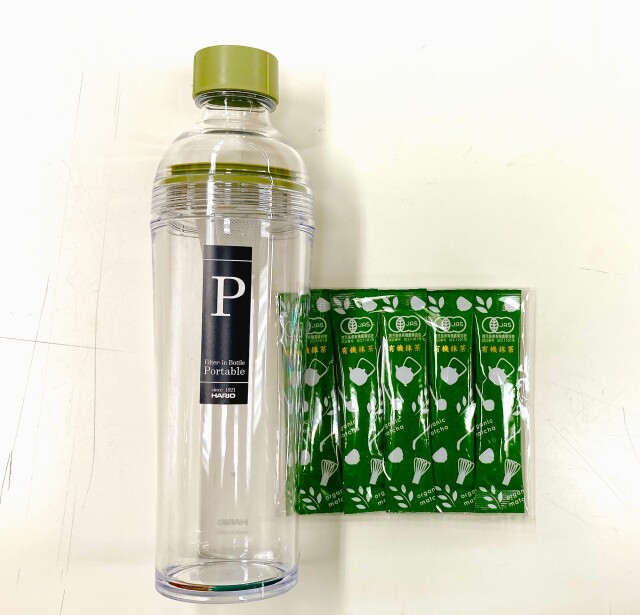 Matcha Gaming》Bottle for making delicious matcha water (Matcha stick 2g x 5pcs, filter-in bottle portable, smoky green (400ml capacity)