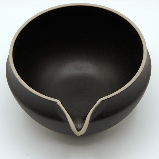 抹茶を点ててシェア！ ORIGAMI 片口抹茶碗 暁月（ブラック） 鈴鹿園