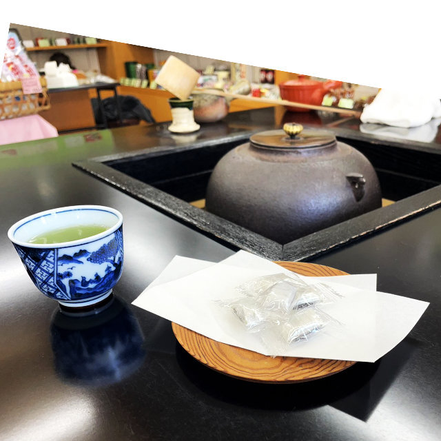 サクサク食感が大人気！ 銀の衣 （黒ごま飴菓子）（くろごま