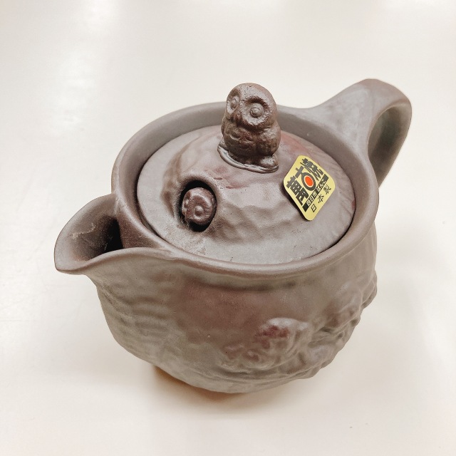 四日市萬古焼 四角アミ 後手急須（ティーポット型） 紫泥 ふくろう（飛び出すふくろう・フクロウ）