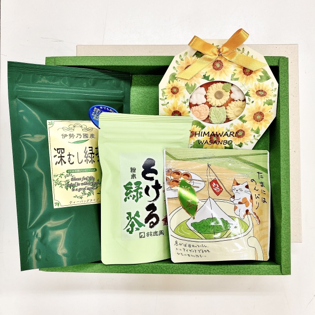 《夏ギフト》 水出し 深蒸し緑茶ティーバッグ（糸なし） 5g×20袋、粉末茶 とける緑茶 50g 、みたらしちゃん 新茶ティーバッグ（糸付） 3g×10袋、和三盆糖干菓子「HIMAWARI WASANBO」1包 セット
