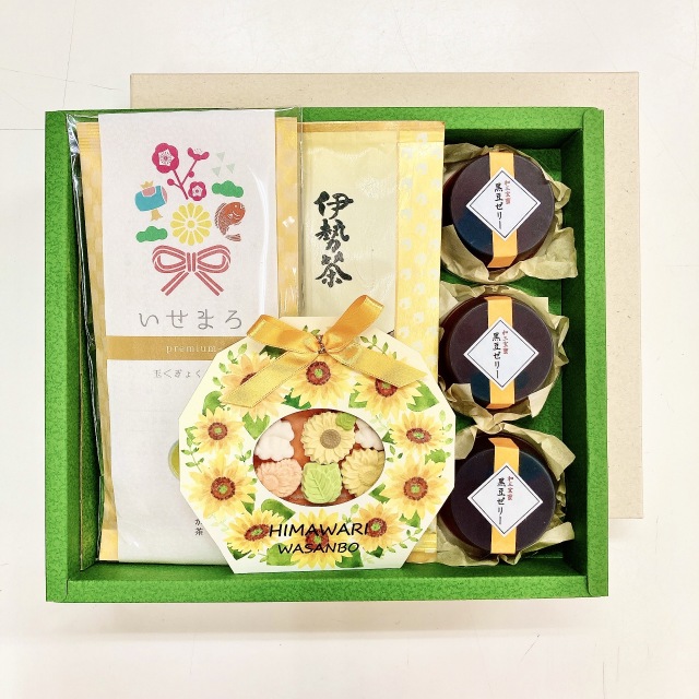《夏ギフト》 玉露 「いせまろpremium」80g・高級伊勢茶「思いやり」100ｇ・和三盆糖黒豆ゼリー3個、和三盆糖干菓子「HIMAWARI WASANBO」1包 セット