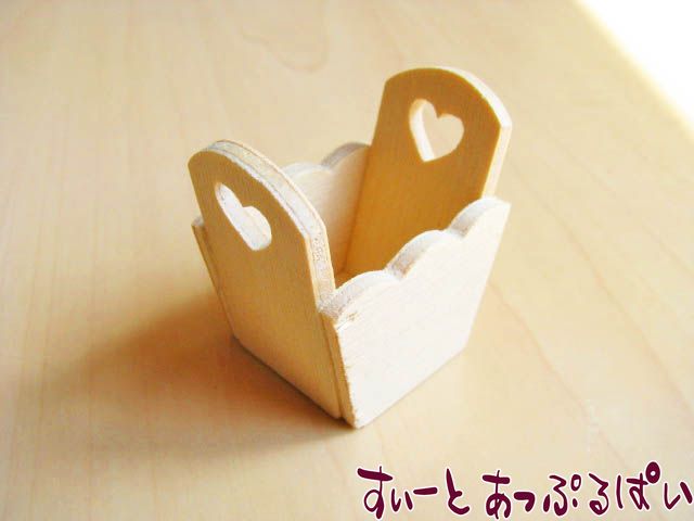 【クリックポスト可】ハートの木製ボックス　逆台形　NY30064