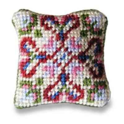 【クリックポスト可】【英国製】ミニチュア　ニードルポイント（刺繍）キット　クッション　ソフィー  JGCS07